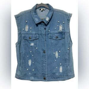 Women’s En Crème Denim Distressed Vest w/ Pearl Embellishments. Light Wash Sz M